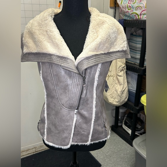 Guess Jackets & Blazers - Guess faux fur lining vest